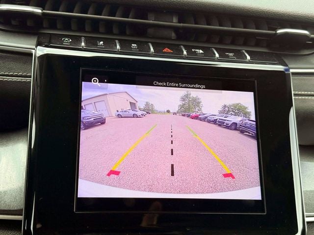 2023 Jeep Grand Cherokee Laredo 4x4
