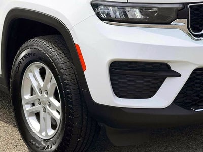 2023 Jeep Grand Cherokee Laredo 4x4