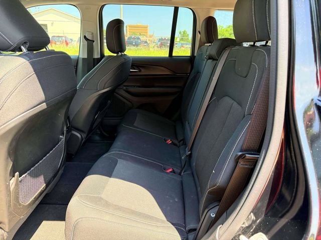 2023 Jeep Grand Cherokee Laredo 4x4