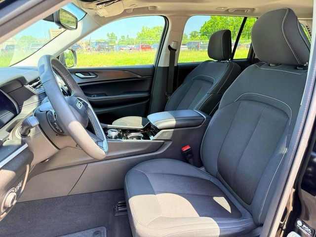 2023 Jeep Grand Cherokee Laredo 4x4