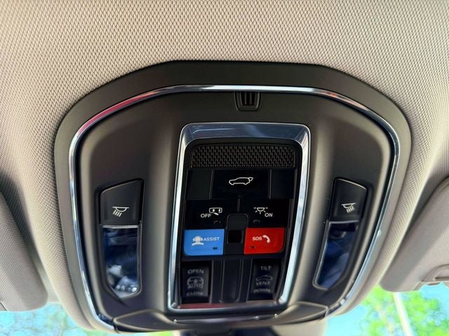 2023 Jeep Grand Cherokee Laredo 4x4