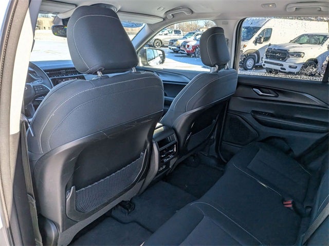 2023 Jeep Grand Cherokee Laredo 4x4