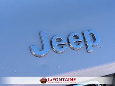 2023 Jeep Grand Cherokee Laredo 4x4