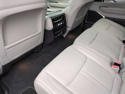 2025 Jeep Wagoneer Base