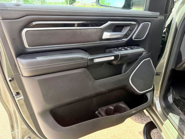 2020 RAM 1500 Laramie Crew Cab 4x4 5'7' Box