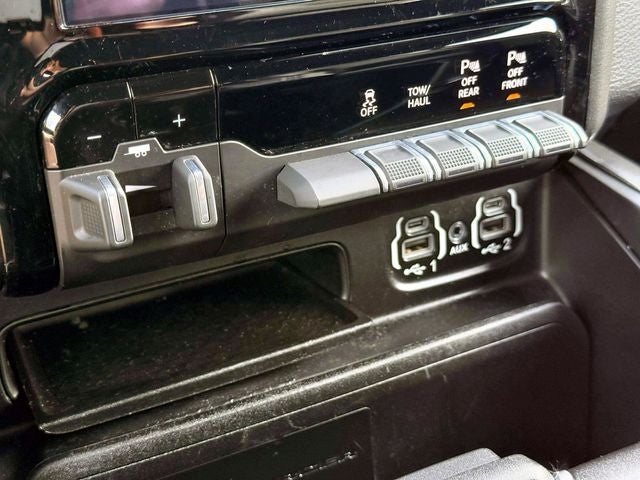 2020 RAM 1500 Laramie Crew Cab 4x4 5'7' Box