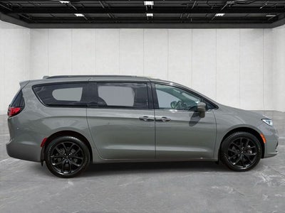 2022 Chrysler Pacifica Touring L AWD