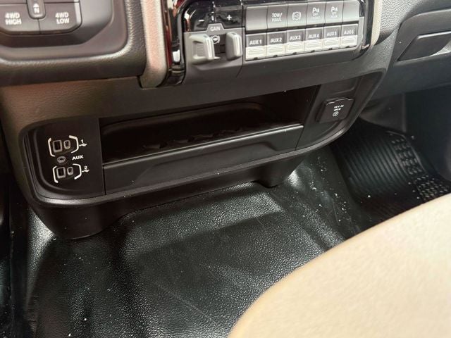 2026 RAM Ram 3500 RAM 3500 TRADESMAN CREW CAB 4X4 6'4' BOX