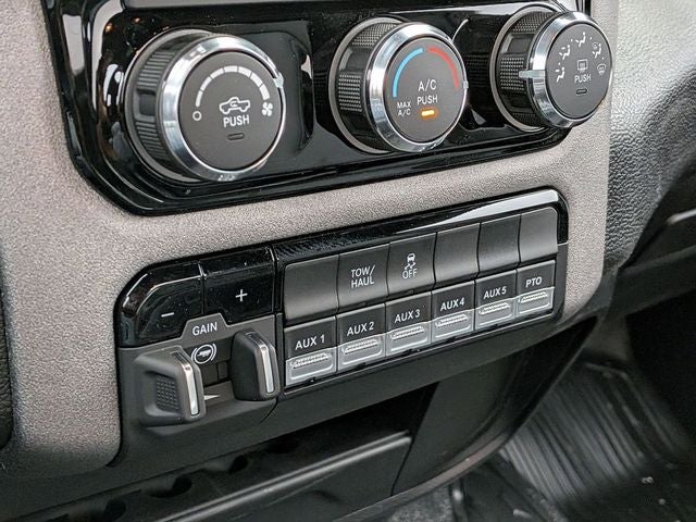 2026 RAM Ram 5500 Chassis Cab RAM 5500 TRADESMAN CHASSIS REGULAR CAB 4X4 84' CA