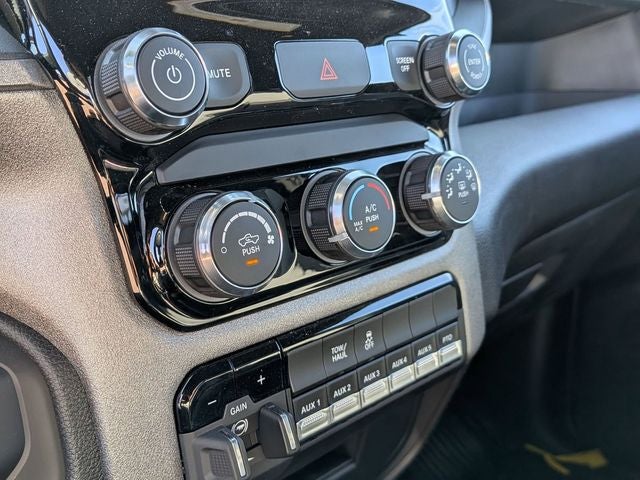 2026 RAM Ram 5500 Chassis Cab RAM 5500 TRADESMAN CHASSIS REGULAR CAB 4X4 120' CA