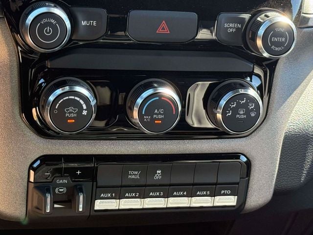 2026 RAM 5500 Chassis RAM 5500 TRADESMAN CHASSIS CREW CAB 4X4 84' CA