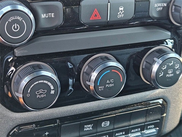 2025 RAM Ram 5500 Chassis Cab RAM 5500 TRADESMAN CHASSIS CREW CAB 4X4 84' CA