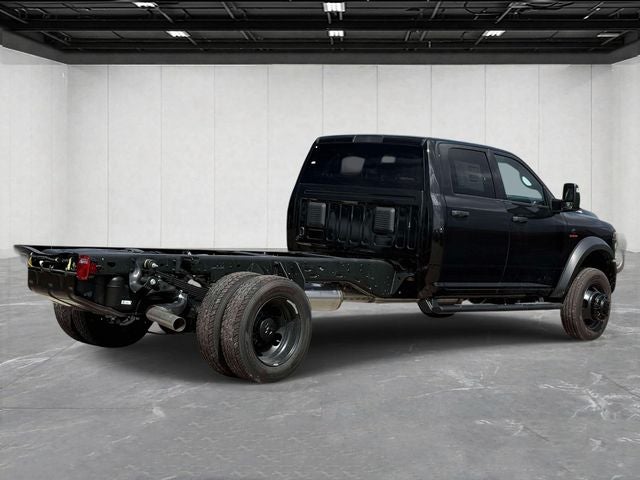 2026 RAM 5500 Chassis RAM 5500 TRADESMAN CHASSIS CREW CAB 4X4 84' CA