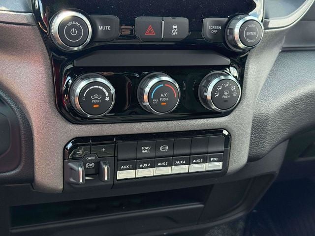 2026 RAM 5500 Chassis RAM 5500 TRADESMAN CHASSIS CREW CAB 4X4 84' CA