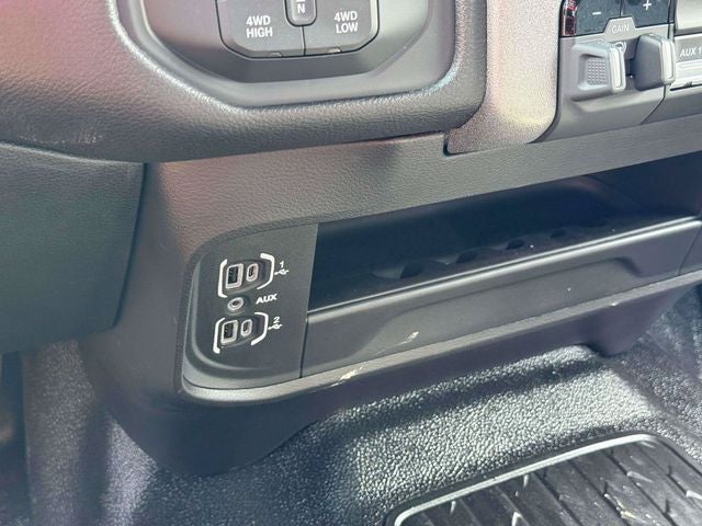 2026 RAM 5500 Chassis RAM 5500 TRADESMAN CHASSIS CREW CAB 4X4 84' CA