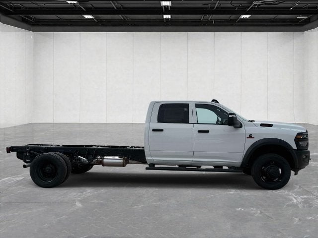 2027 RAM Ram 5500 Chassis Cab RAM 5500 TRADESMAN CHASSIS CREW CAB 4X4 84' CA