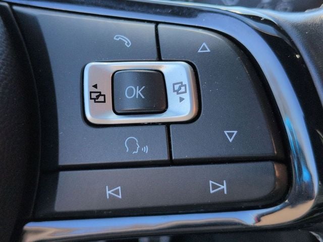 2017 Volkswagen Golf R 4-Door w/DCC & Navigation