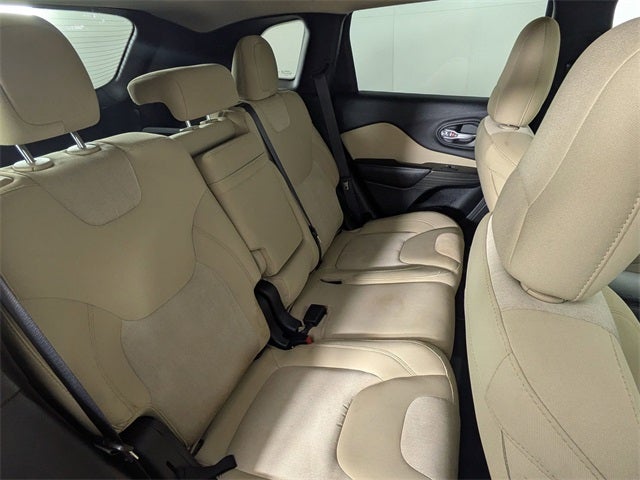 2016 Jeep Cherokee Sport