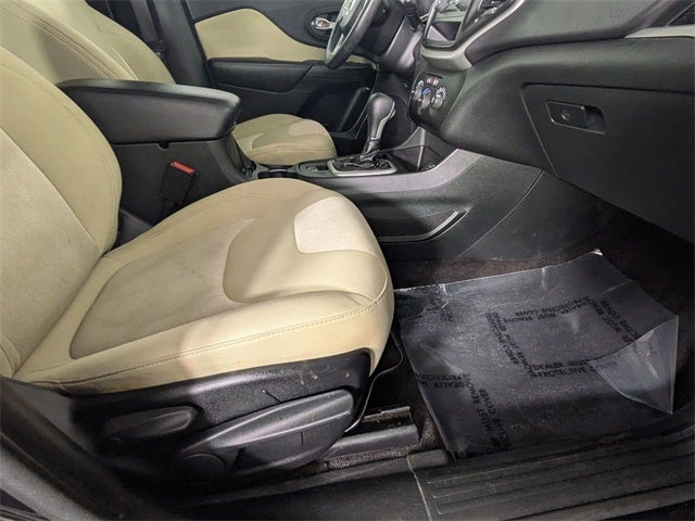 2016 Jeep Cherokee Sport