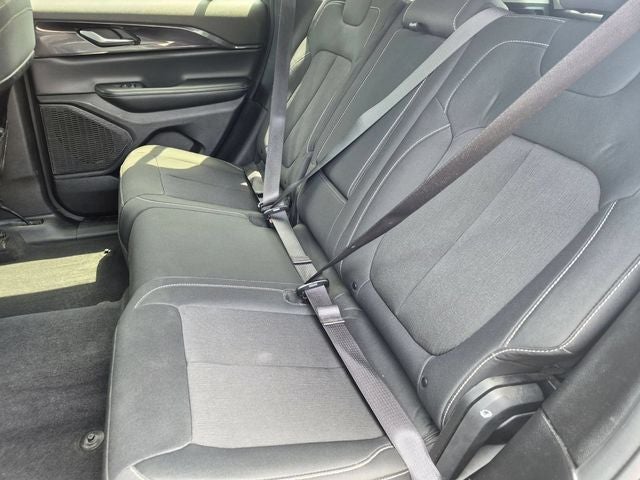 2023 Jeep Grand Cherokee Laredo 4x4