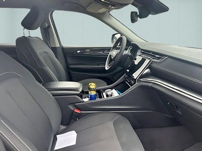 2023 Jeep Grand Cherokee Laredo 4x4