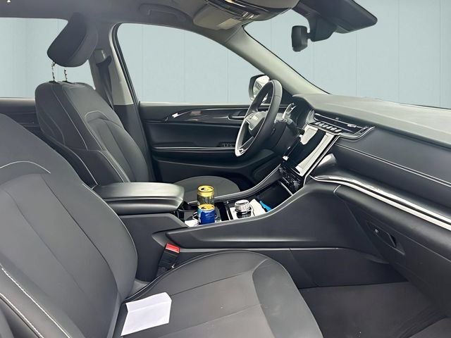 2023 Jeep Grand Cherokee Laredo 4x4