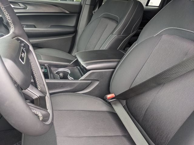 2025 Jeep Grand Cherokee Laredo X 4x4