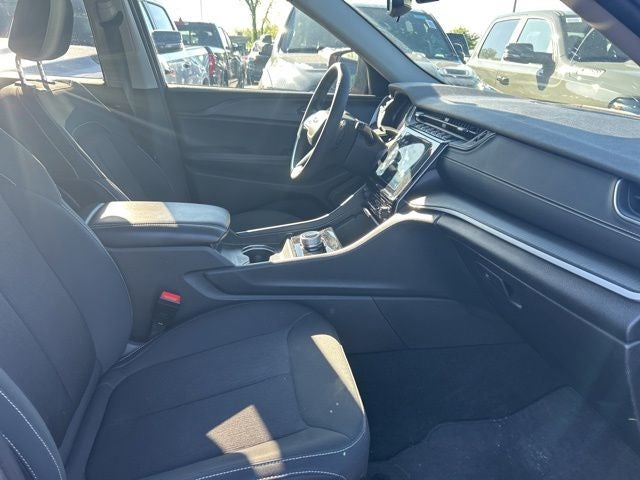 2024 Jeep Grand Cherokee L Laredo X 4x4