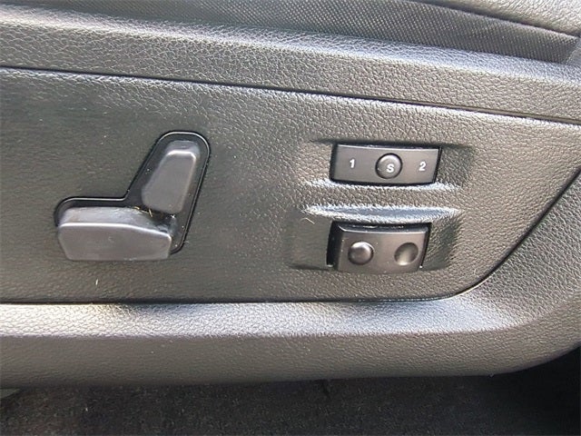 2017 RAM 1500 Laramie Crew Cab 4x4 5'7' Box