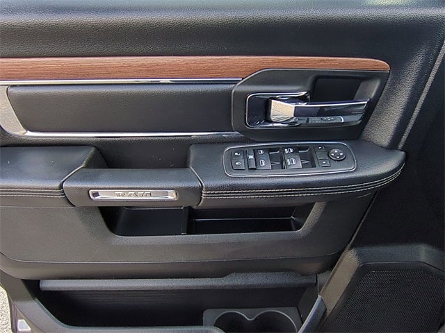 2017 RAM 1500 Laramie Crew Cab 4x4 5'7' Box