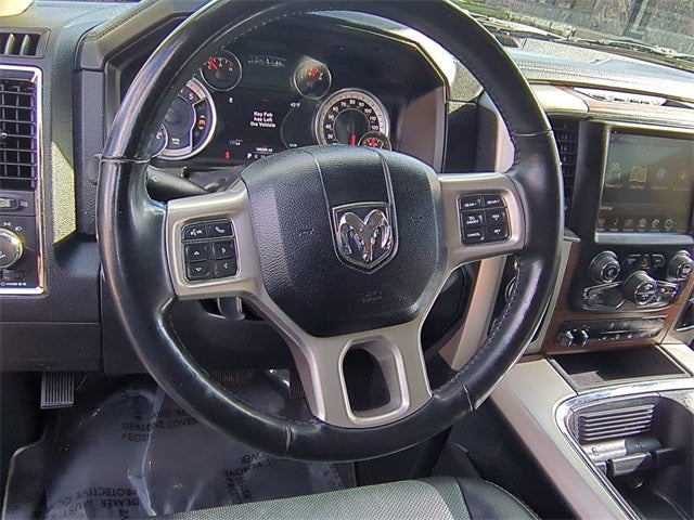 2017 RAM 1500 Laramie Crew Cab 4x4 5'7' Box