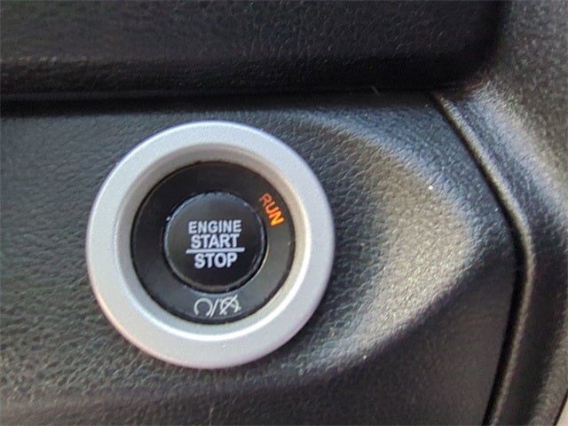 2017 RAM 1500 Laramie Crew Cab 4x4 5'7' Box