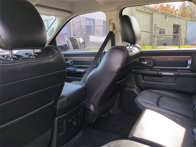 2017 RAM 1500 Laramie Crew Cab 4x4 5'7' Box