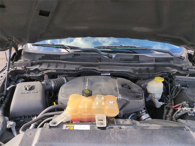 2017 RAM 1500 Laramie Crew Cab 4x4 5'7' Box