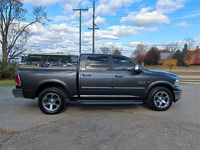 2017 RAM 1500 Laramie Crew Cab 4x4 5'7' Box