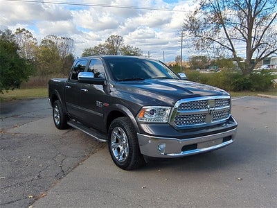 2017 RAM 1500 Laramie Crew Cab 4x4 5'7' Box