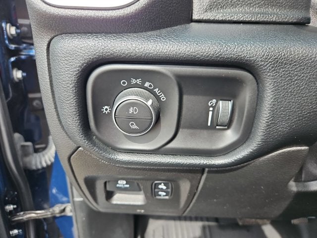 2021 RAM 1500 Big Horn Crew Cab 4x4 5'7' Box