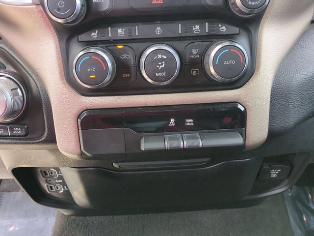 2020 RAM 1500 Laramie Crew Cab 4x4 5'7' Box