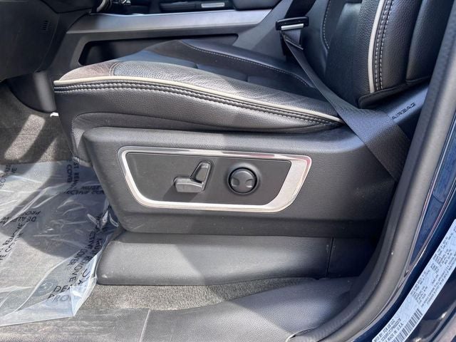 2023 RAM 1500 Laramie Crew Cab 4x4 5'7' Box