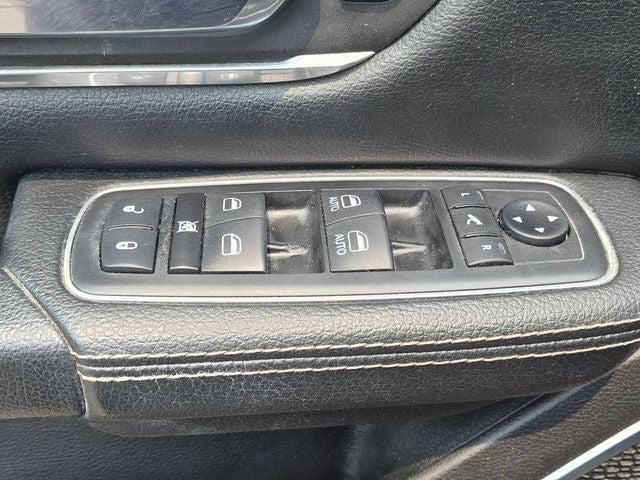 2020 RAM 1500 Laramie Crew Cab 4x4 5'7' Box