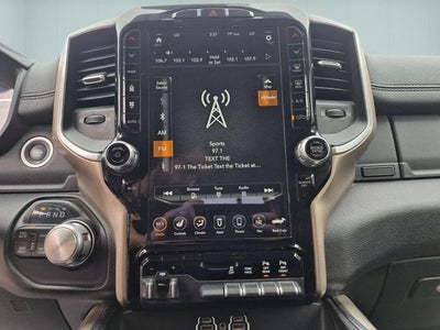 2020 RAM 1500 Laramie Crew Cab 4x4 5'7' Box