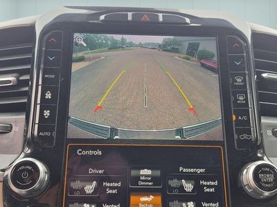 2020 RAM 1500 Laramie Crew Cab 4x4 5'7' Box