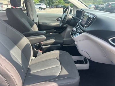 2024 Chrysler Voyager LX