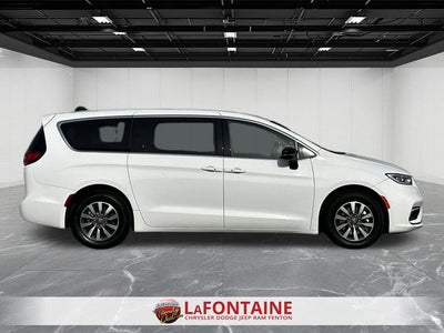 2024 Chrysler Pacifica Hybrid Select