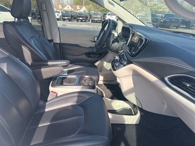 2024 Chrysler Pacifica Hybrid Select