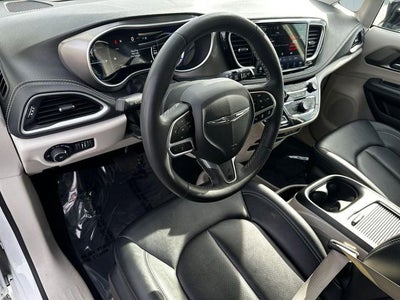 2024 Chrysler Pacifica Hybrid Select