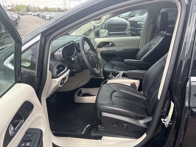 2023 Chrysler Pacifica Touring L AWD