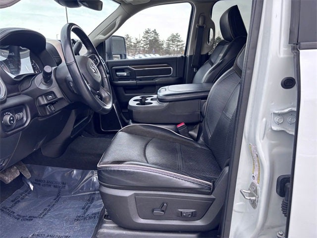 2023 RAM 3500 Laramie Crew Cab 4x4 6'4' Box