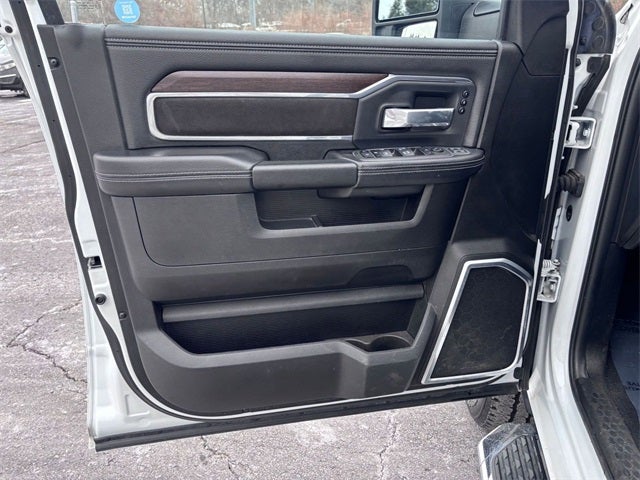 2023 RAM 3500 Laramie Crew Cab 4x4 6'4' Box