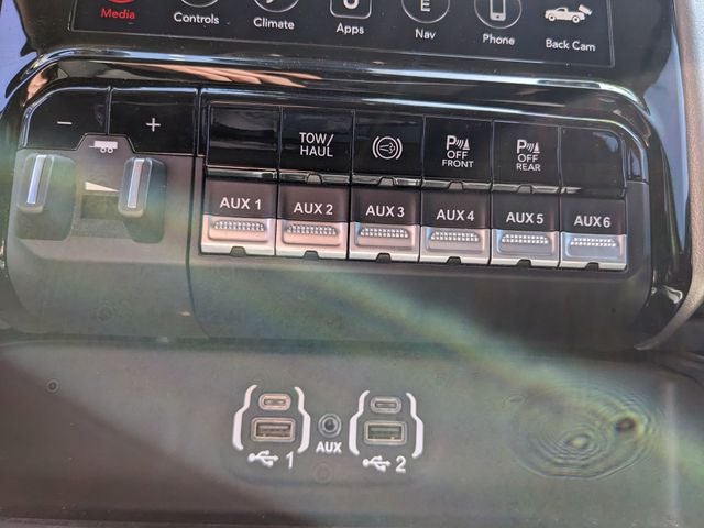 2020 RAM 3500 Laramie Crew Cab 4x4 8' Box